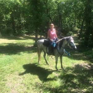 Meet your Posher, Laura